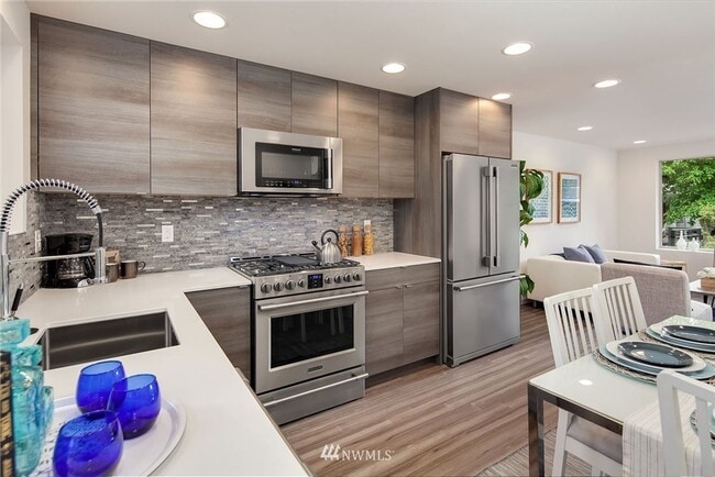 Building Photo - Beautifully Situated Fremont Townhouse