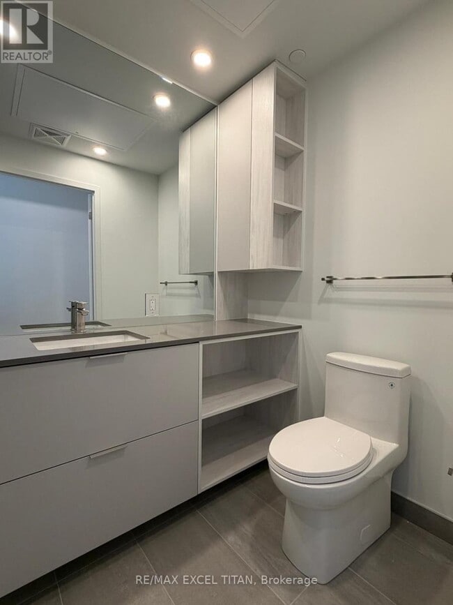 Building Photo - 1 Fairview Rd E