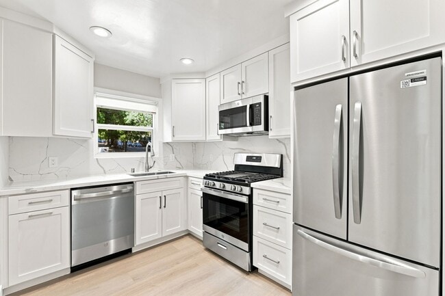 Building Photo - 20430 Saratoga-Los Gatos Rd