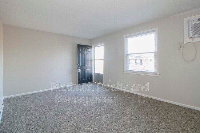 Building Photo - 805 Golf View Pl