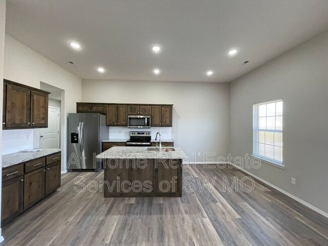 Building Photo - 245 Hickory Hills