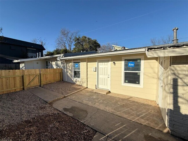 Foto del edificio - 6510 Hickman Ave