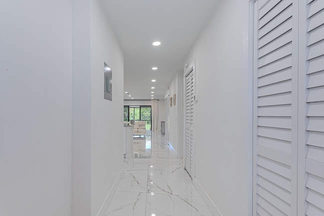 Foto del edificio - 8545 Casa Del Lago