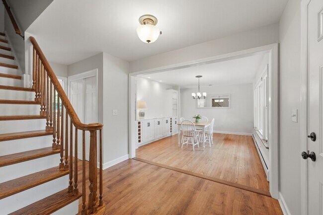 Foto del edificio - 317 E Forest Ln