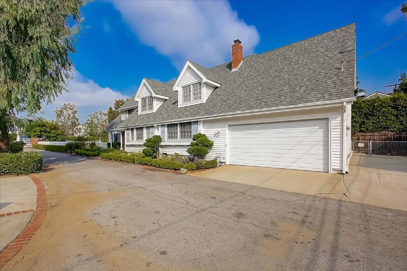 Foto principal - 134 S Carmelina Ave