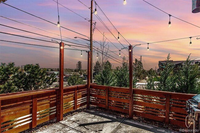 Foto del edificio - 6396 Nelson Ct