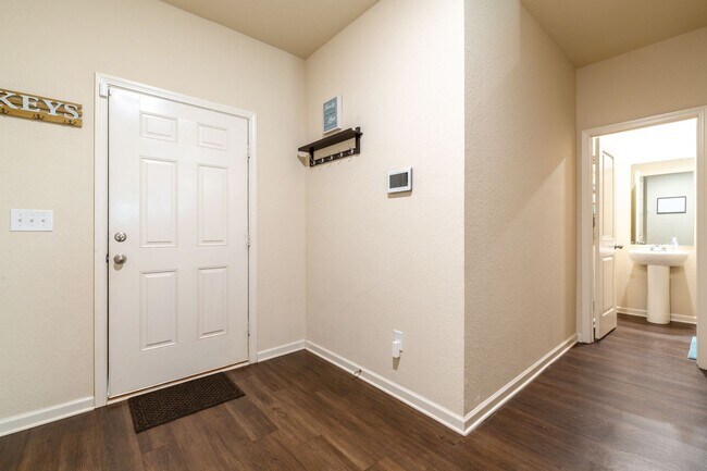 Building Photo - 3bd/2.5ba Douglasville Charming Home for Rent