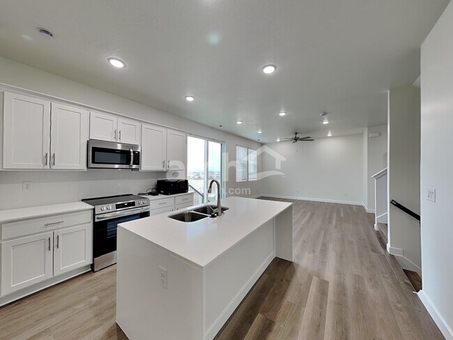 Building Photo - 1272 W Mahogany St