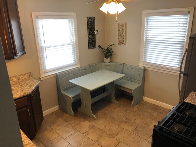 Kitchen - 3126 S Austin St