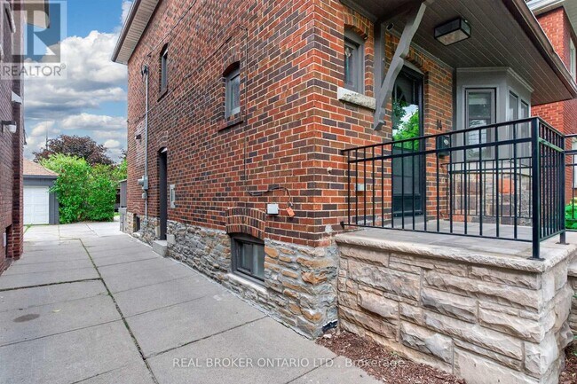 Photo du bâtiment - 14 Mortimer Ave