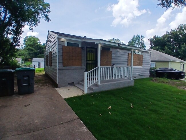 Building Photo - Renovated 3 bedroom 2 bath home - Open To ...
