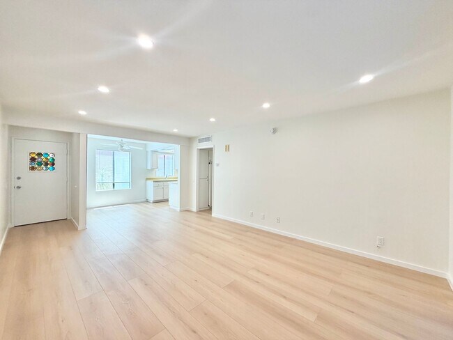 Foto del edificio - AVAILABLE NOW!! 1 Bedroom 1 Bathroom Condo in Palm Springs!