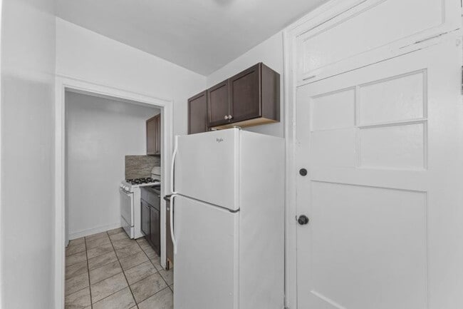 Building Photo - 1 bedroom in Chicago IL 60626