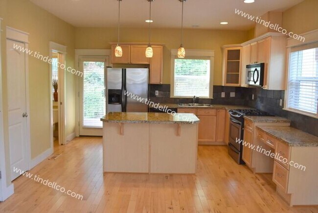 Foto del edificio - Beautiful and Spacious 3 Bedrooms, 2.5 Bathrooms in Raleigh Hills!