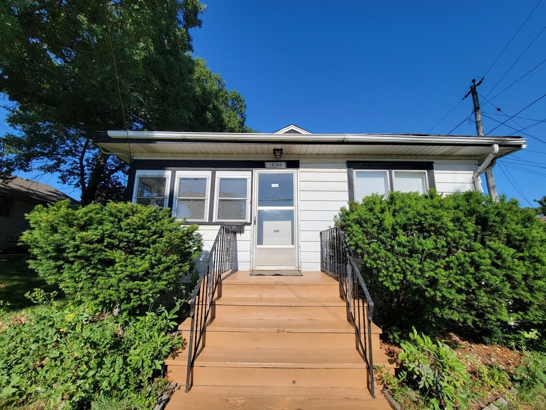 18139 School St, Lansing, IL 60438 House Rental in Lansing, IL