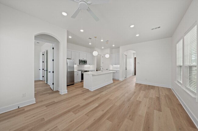 Foto del edificio - 6712 Abode Ave