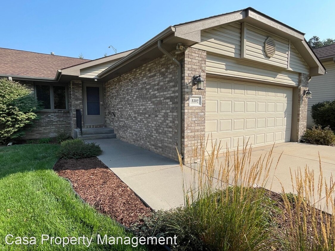 4 br, 3 bath House 8302 Pagoda Court House Rental in Lincoln, NE