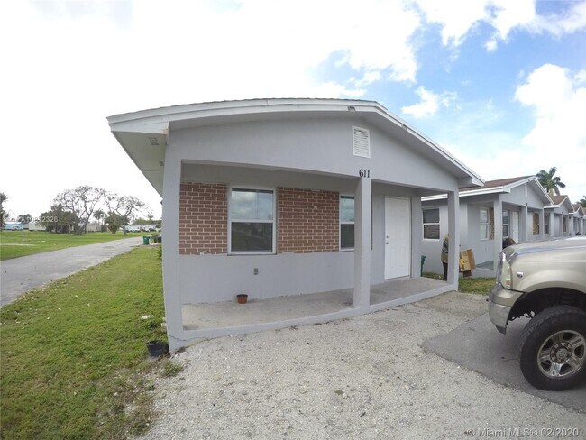 Building Photo - 607 Amaryllis Ave