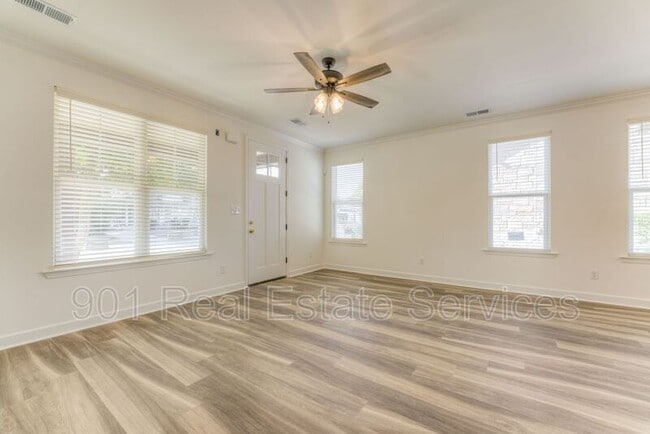 Building Photo - 990 Faxon Ave