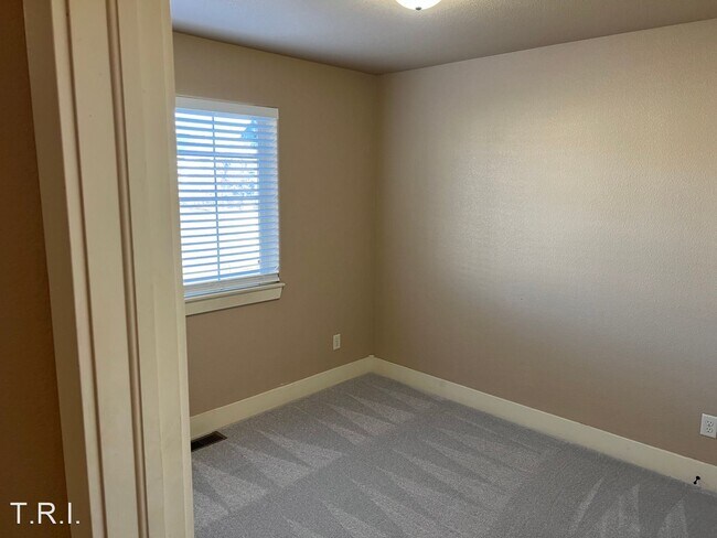Foto del edificio - 4 br, 3 bath House - 4249 Woodlake Lane