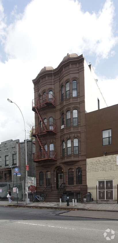 Foto principal - 959 Bedford Ave