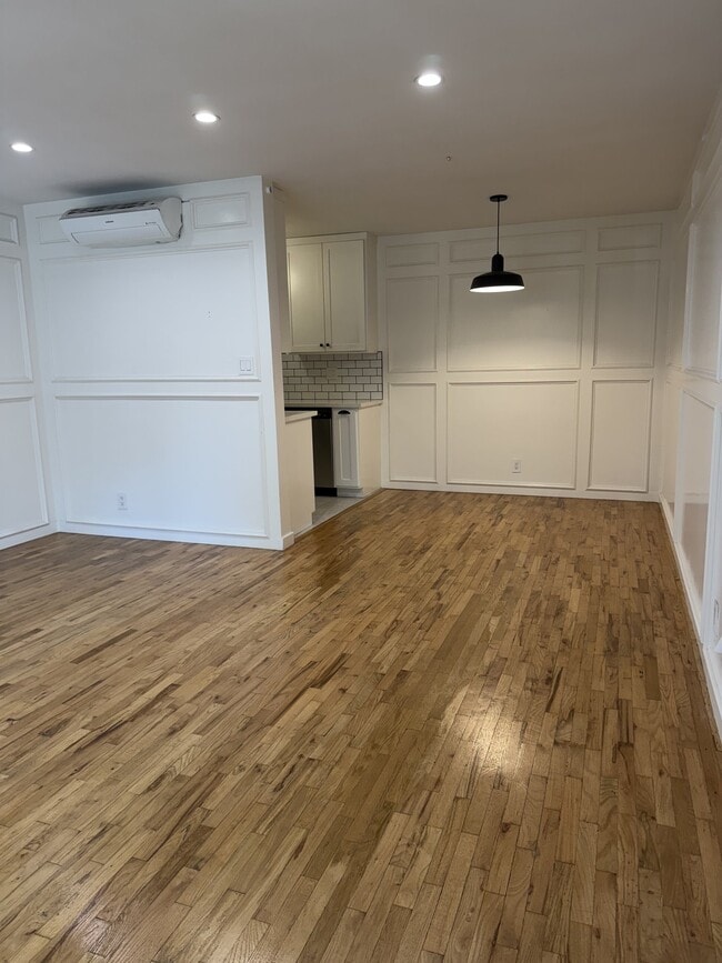 Building Photo - 821 Westmount Dr