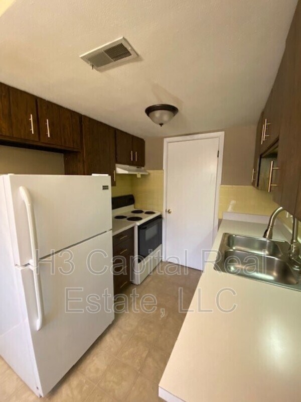 Foto del edificio - 31 Rosehaven Dr