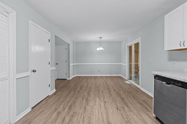 Foto del edificio - 430 Booth Cir SW