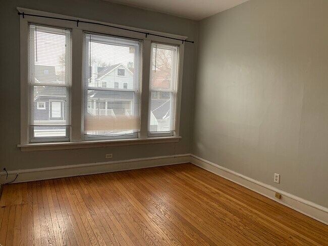 Building Photo - 4132 N Ashland Ave