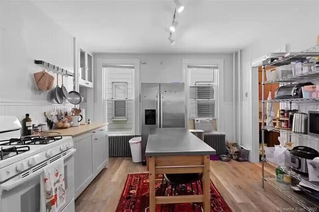 Cocina grande - 46 Foster St