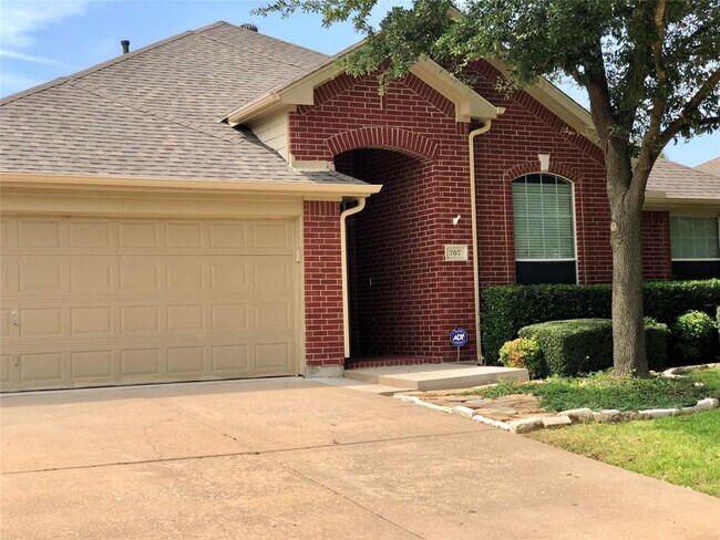 Building Photo - 707 San Antonio Trail