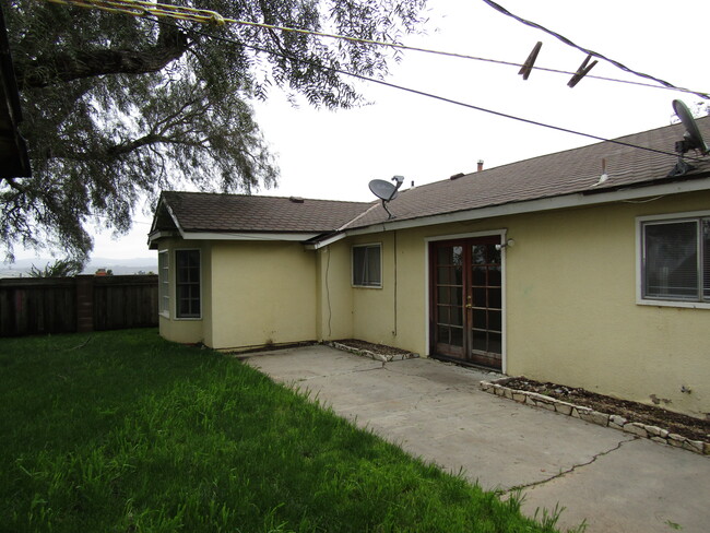 Building Photo - 225 Amherst Pl