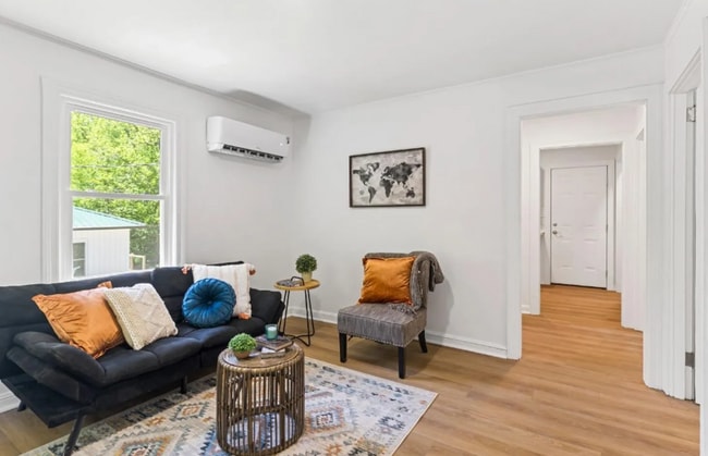 Building Photo - 2 Bedroom 1 Bathroom House Available to Re...