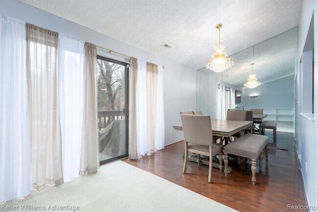 Foto del edificio - 24285 Evergreen Rd