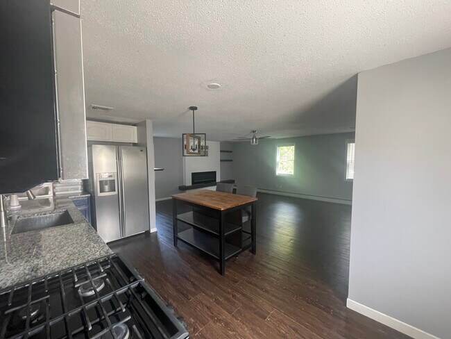 Building Photo - 120 Willow St