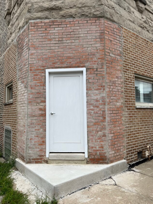 Primary Photo - 2820 S Short St