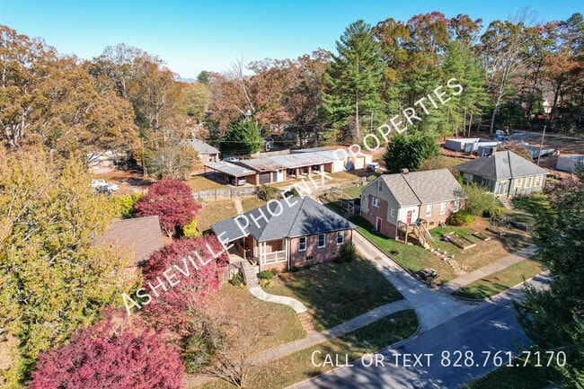 Building Photo - 8 Enka Oak St