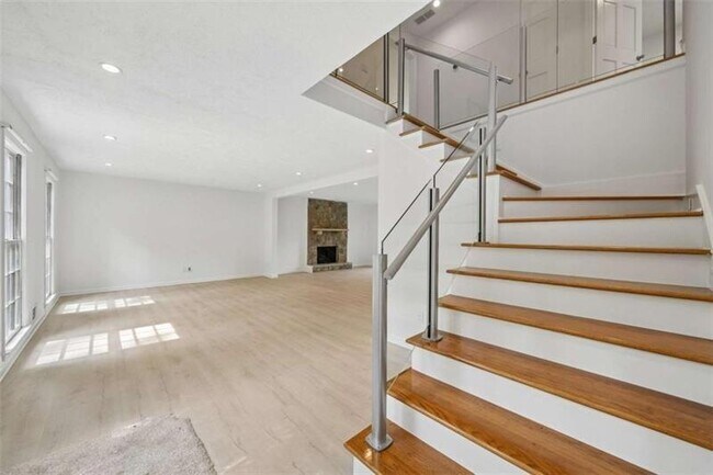 Foto del edificio - 5132 Willow Point Pkwy