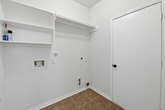 Building Photo - 7519 Chathan Glen Ln