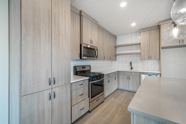 Building Photo - Luxurious University Park townhome near St Johns