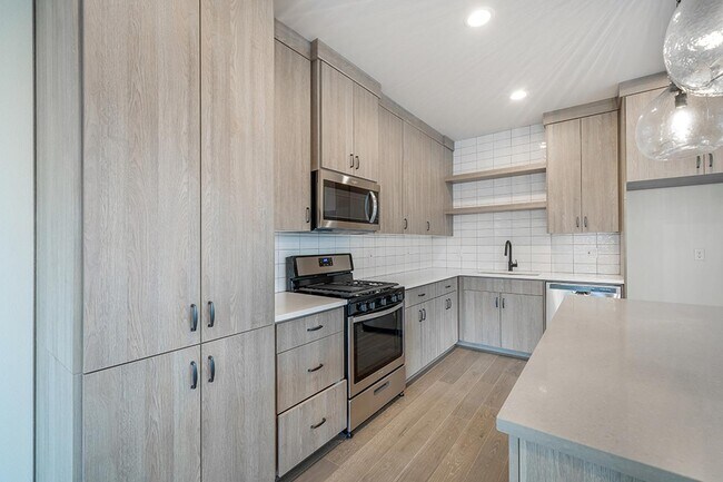 Foto del edificio - Luxurious University Park townhome near St Johns