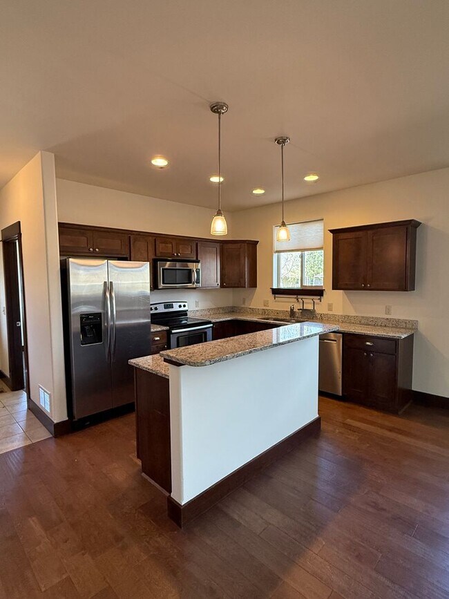 Foto del edificio - 5 bedroom 2.5 Bath home in Bozeman with at...