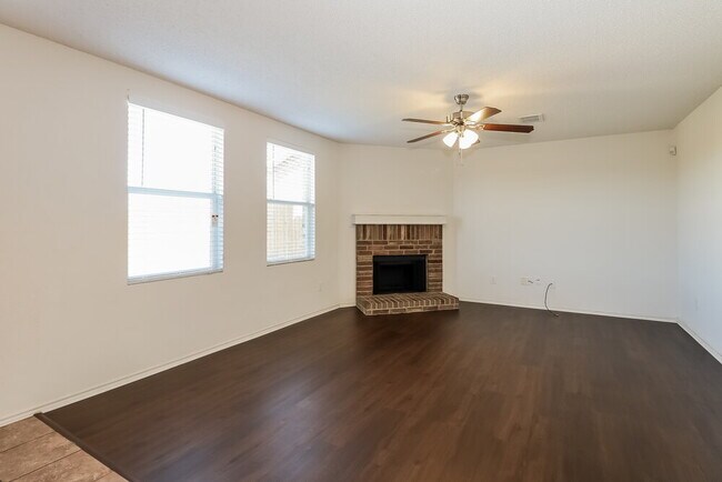 Building Photo - 607 Almandora Dr
