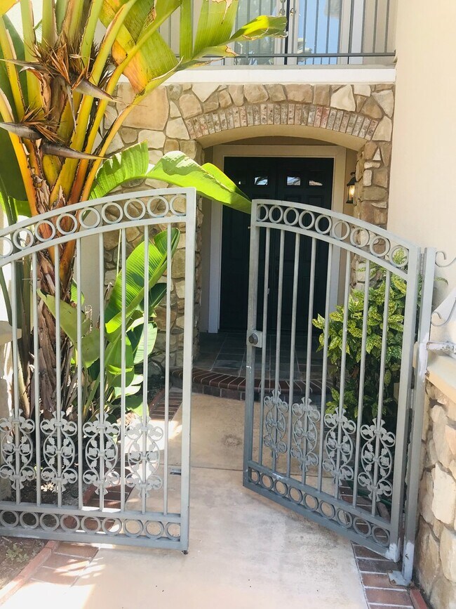 Foto del edificio - BEAUTIFUL 4 bed/4.0 Bath in the desirable community of Aliso Viejo