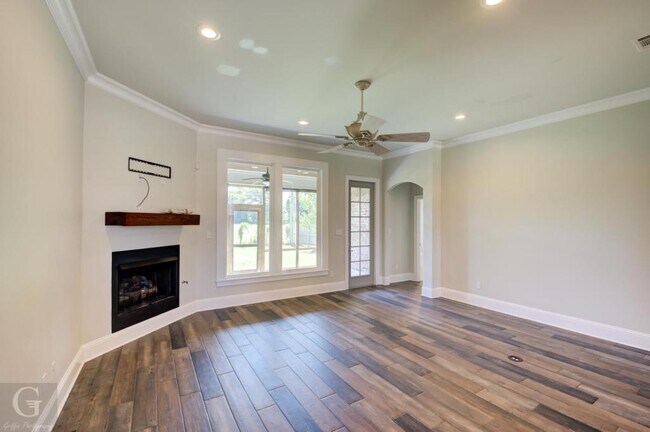 Building Photo - 205 Conti Way