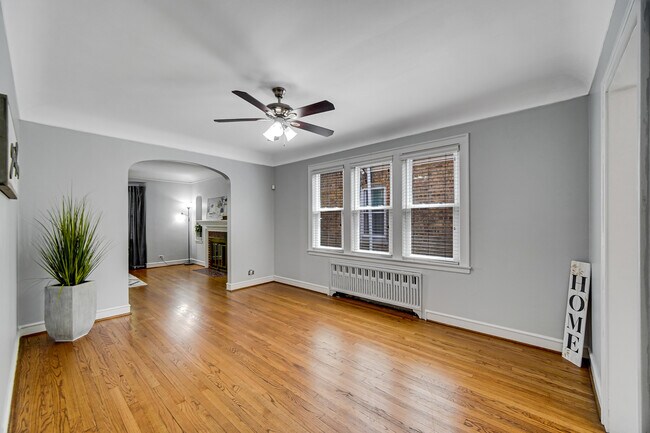 Building Photo - 3338 N Rutherford Ave