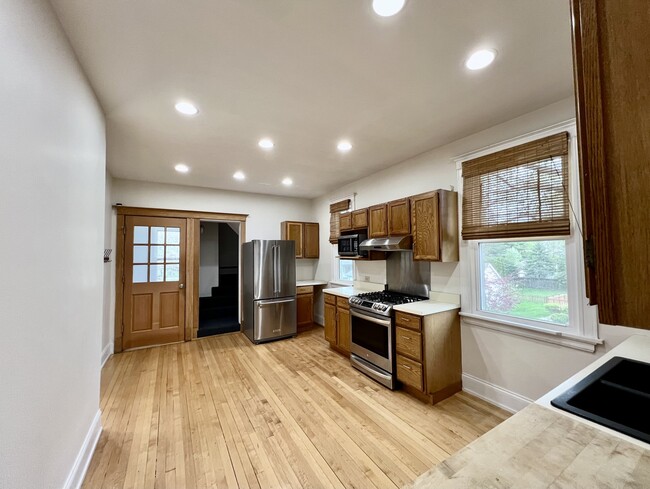 Building Photo - 240 Forest Ave