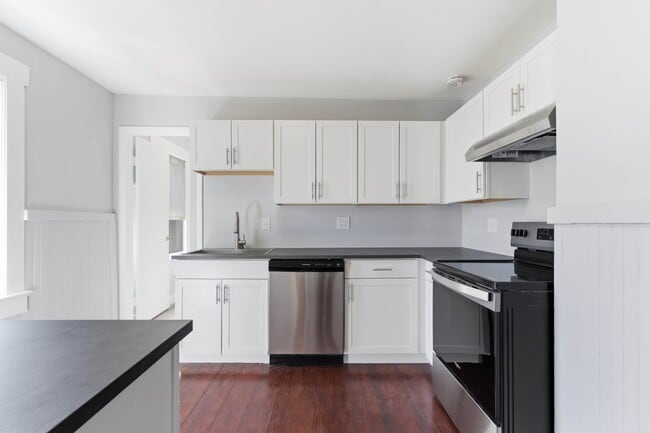 Building Photo - 50 Saragossa St