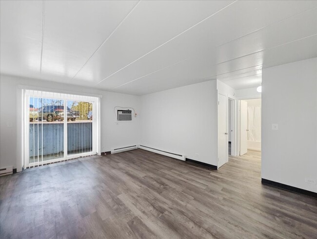 Building Photo - 350 S Main St