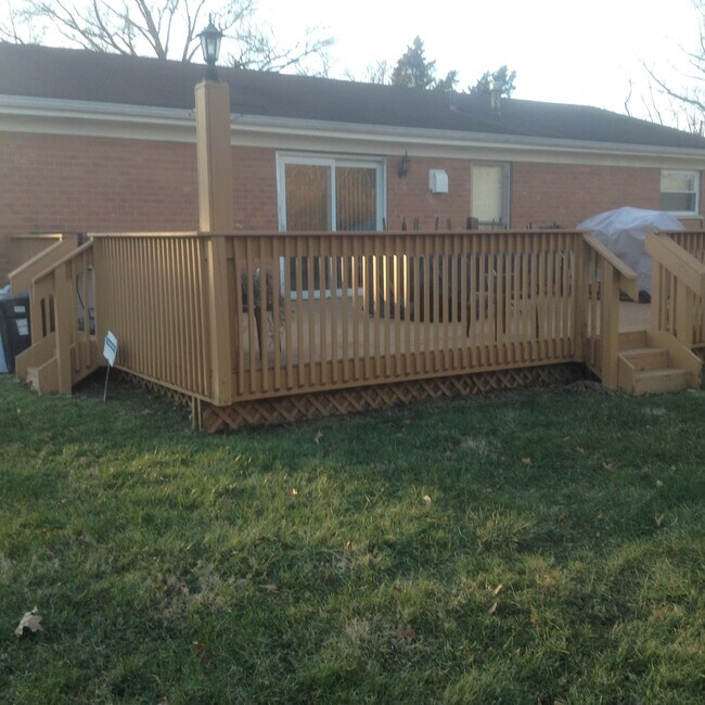 Building Photo - 9702 Helmsley Way